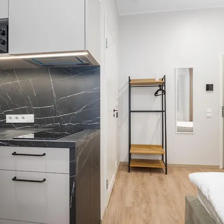 Airport-bus - 13 North - 6