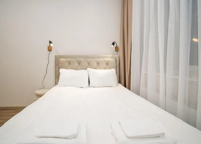 Airport-bus - 13 North - 6