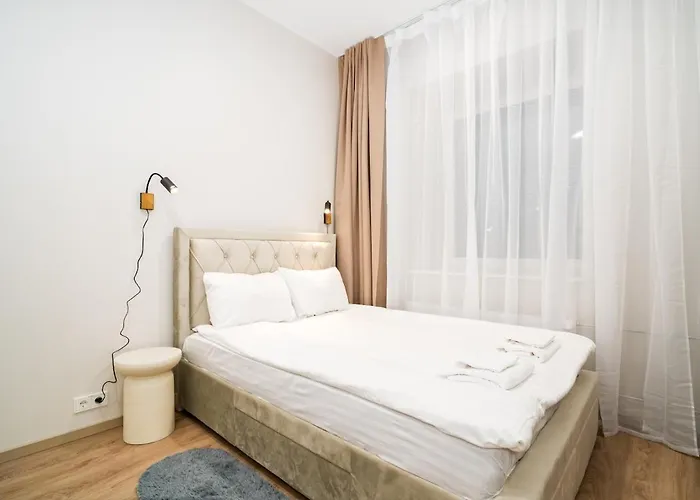 Airport-bus - 13 North - 6