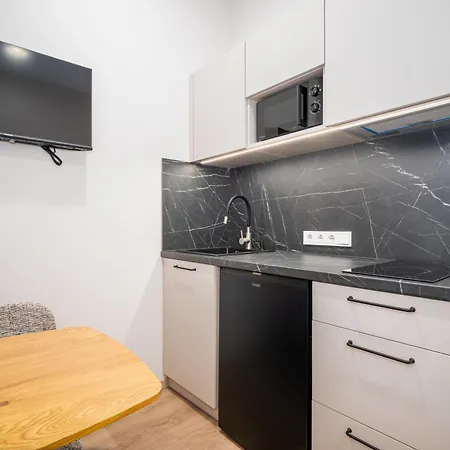 Airport-bus - 13 North - 6