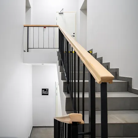 Airport-bus - 13 North - 6 *