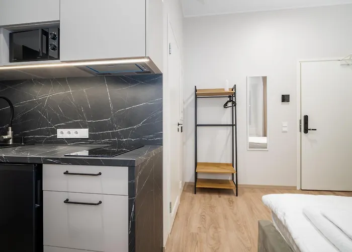 Airport-bus - 13 North - 6